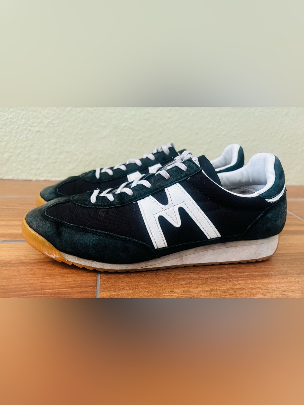 Karhu Mestari Classic Sneakers in Black/White Size: 7
